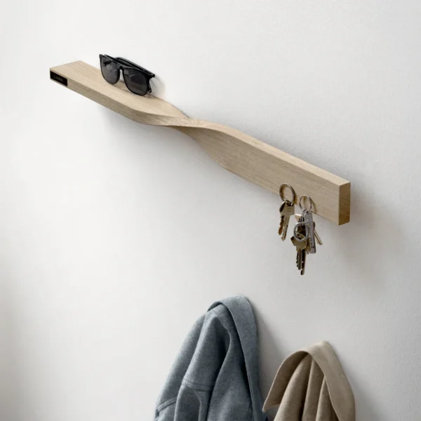 Twist shelf wandplank oak design Shakir en Bryzek voor Lawa Design