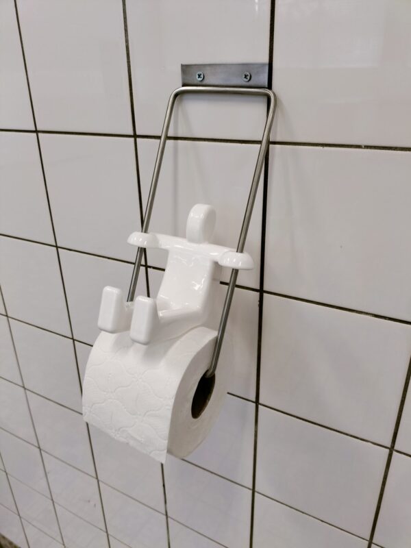 Tumble toiletrolhouder design Tomas Schats