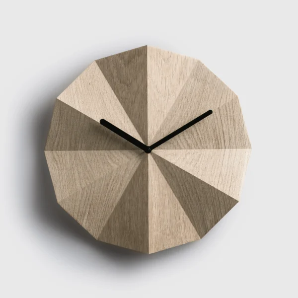 Delta clock oak design Shakir en Bryzek voor Lawa Design