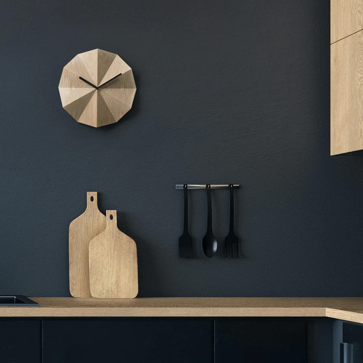 Delta clock oak design Shakir en Bryzek voor Lawa Design