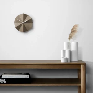 Delta clock smoked oak design Shakir en Bryzek voor Lawa Design