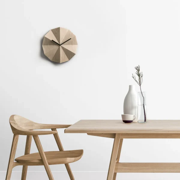 Delta clock oak design Shakir en Bryzek voor Lawa Design