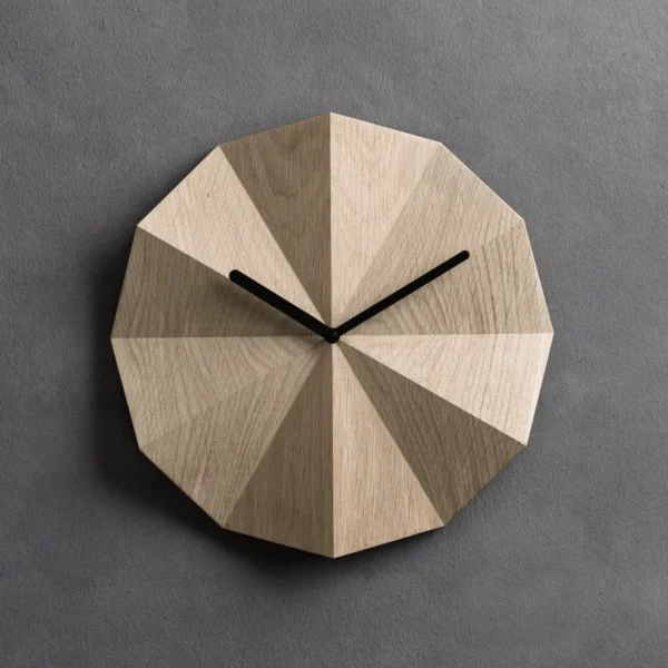 Delta clock oak design Shakir en Bryzek voor Lawa Design